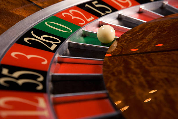 Dragon Tiger live dealer table on cinabos mobile app showing card draw